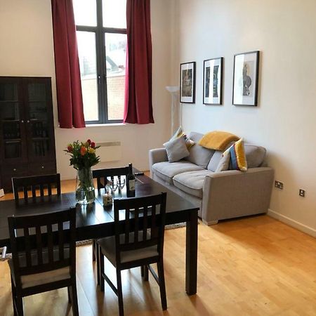 Stylish City Centre Apartment คาร์ดิฟฟ์ ภายนอก รูปภาพ