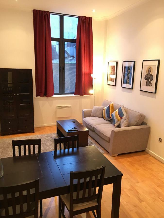 Stylish City Centre Apartment คาร์ดิฟฟ์ ภายนอก รูปภาพ