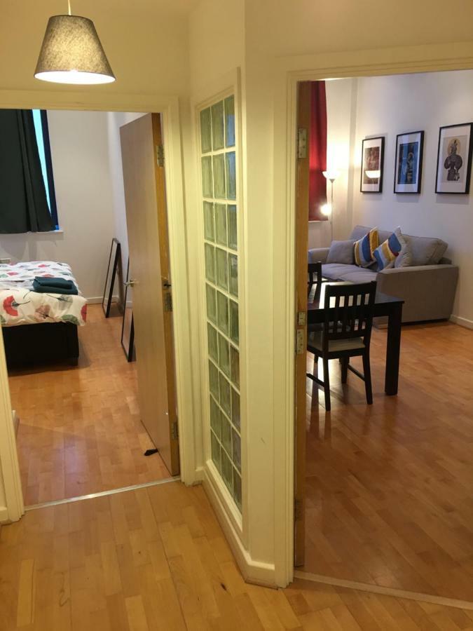 Stylish City Centre Apartment คาร์ดิฟฟ์ ภายนอก รูปภาพ