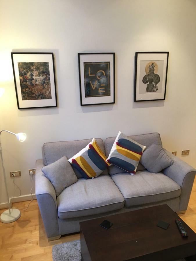 Stylish City Centre Apartment คาร์ดิฟฟ์ ภายนอก รูปภาพ