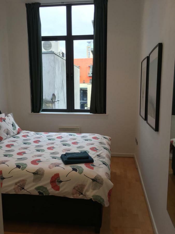 Stylish City Centre Apartment คาร์ดิฟฟ์ ภายนอก รูปภาพ