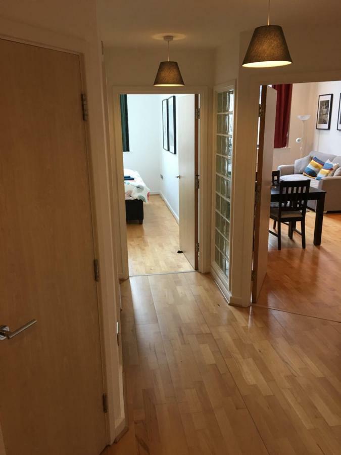 Stylish City Centre Apartment คาร์ดิฟฟ์ ภายนอก รูปภาพ