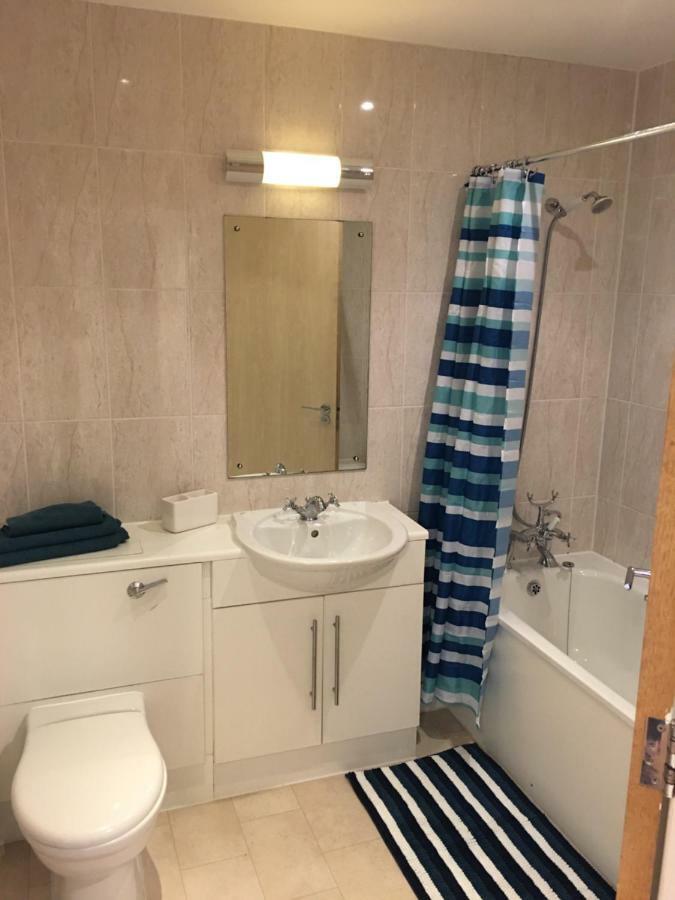 Stylish City Centre Apartment คาร์ดิฟฟ์ ภายนอก รูปภาพ