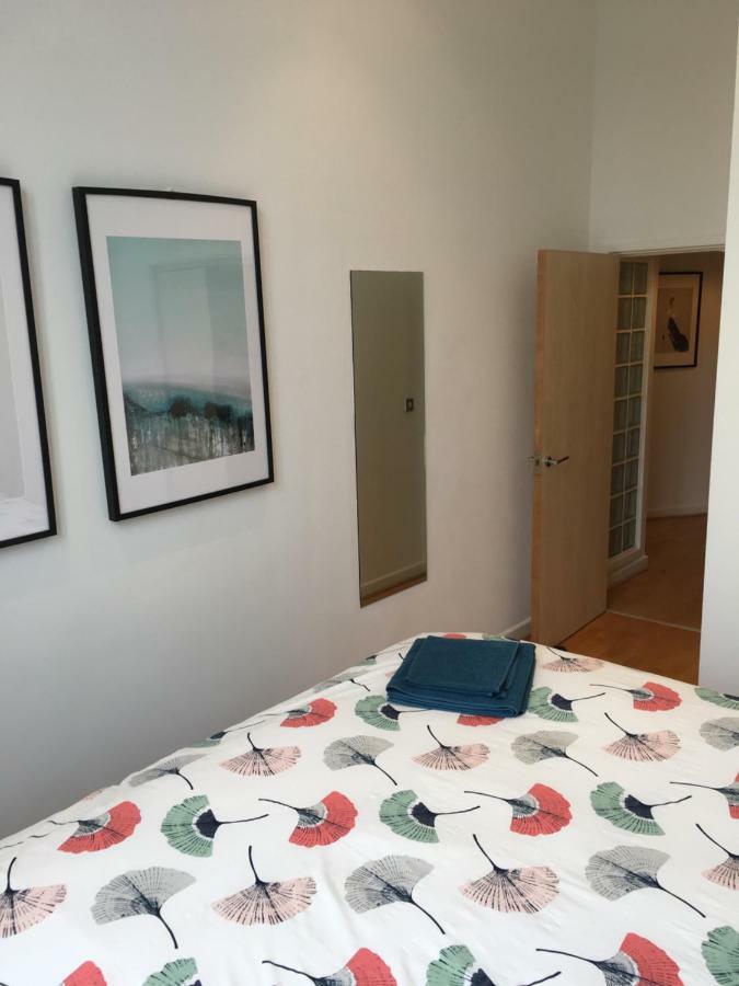 Stylish City Centre Apartment คาร์ดิฟฟ์ ภายนอก รูปภาพ
